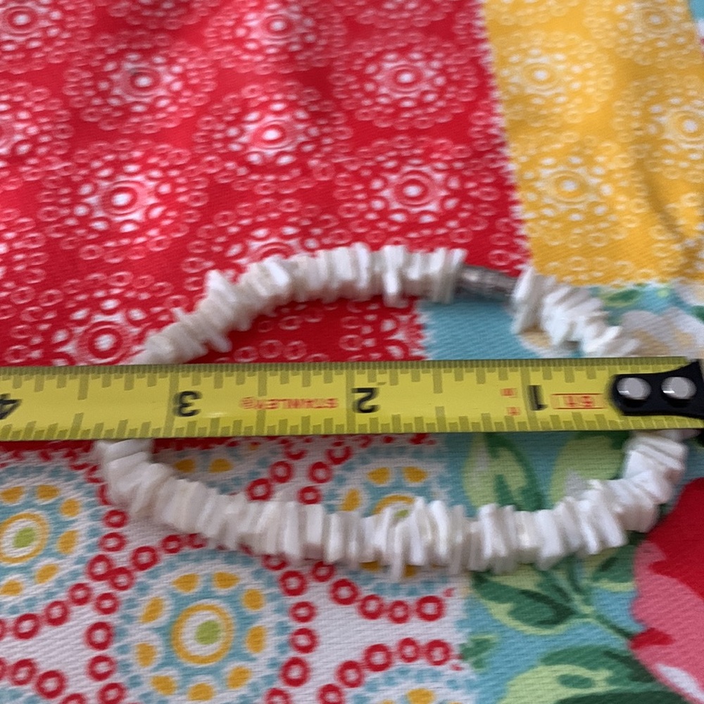 White Shell Bracelet - Picture 2 of 2